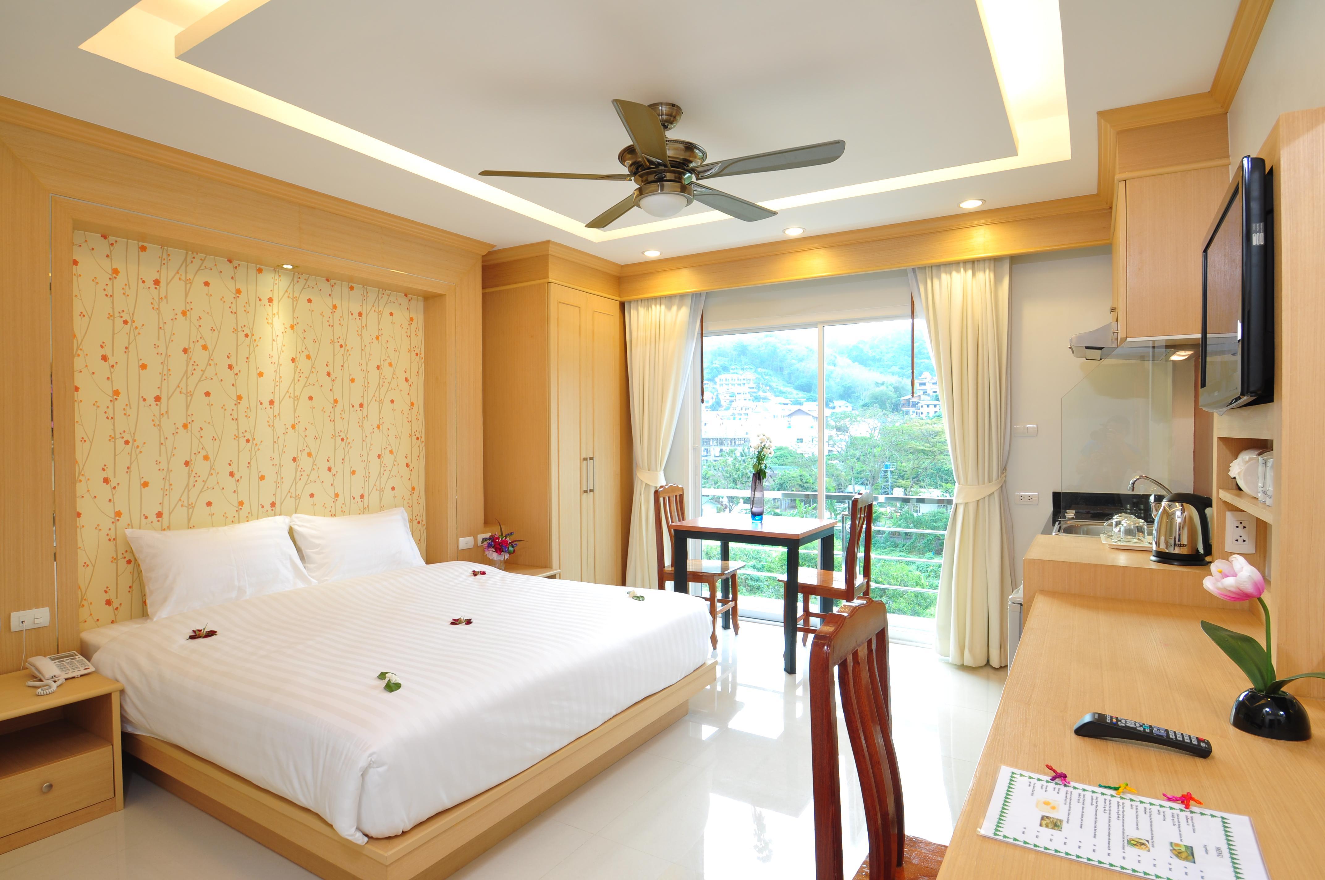 Green Harbor Hotel & Service Apartment Patong Exterior foto