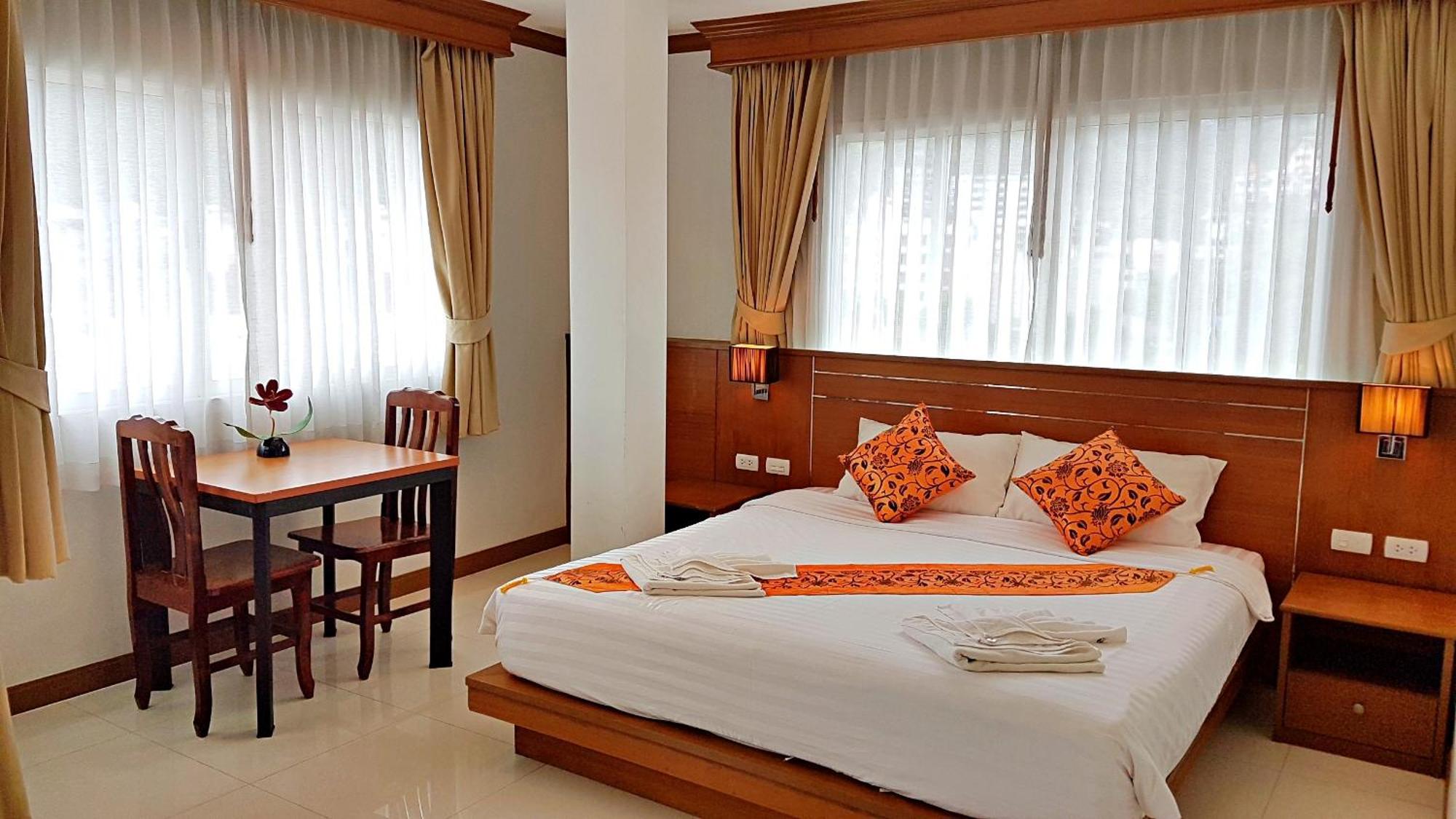 Green Harbor Hotel & Service Apartment Patong Exterior foto